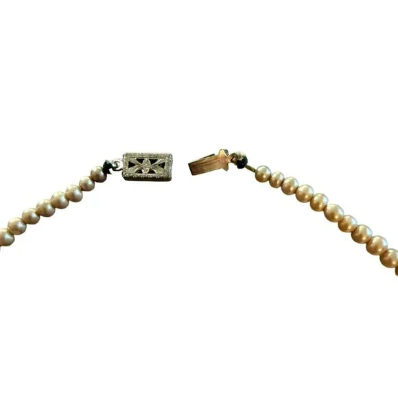 Vintage 1920s Faux Pearl Bib Choker Necklace With Ornate Clasp & Tiered Bead Des - Picture 4 of 4